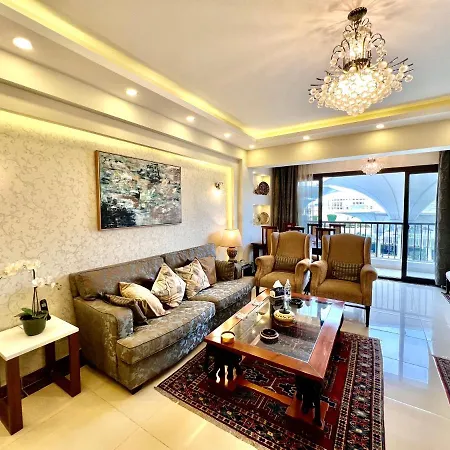 Luxury Hotel Apartment With Pools In Front Auc
